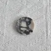 Diámetro 10, altura 2 cm, mármol turco Bulgari.