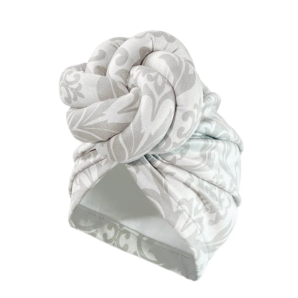 Женская шапка с