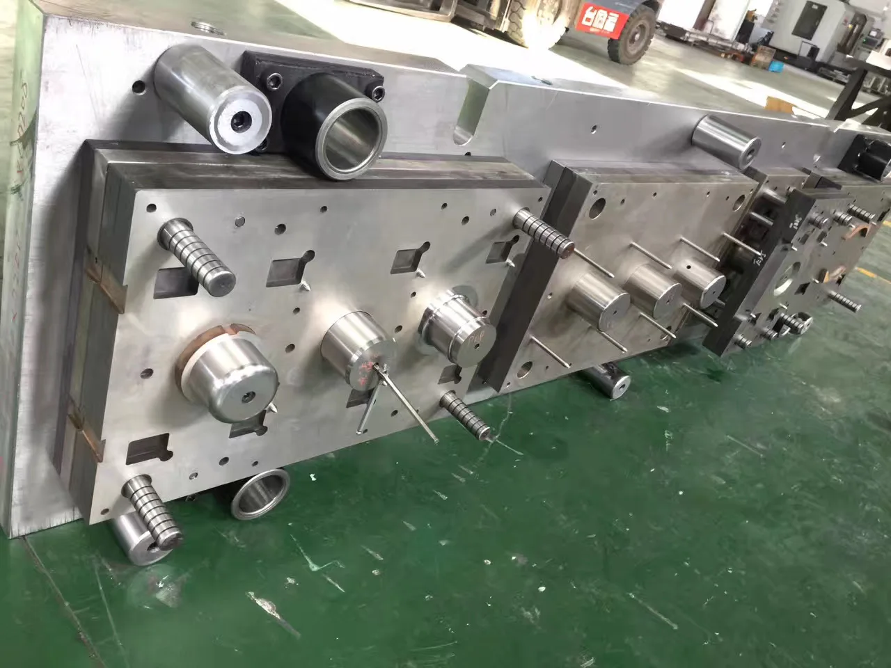 Progressive Die Tooling Stamping Mould for Power Press CNC Machined Metal Steel Aluminium Brass Punching Mold Polished Finish