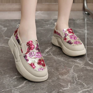 K8655 Spring New Lace up Breathable Little White Shoes Walking Style Sport Shoes for Woman Portable Thick Sole Shoes