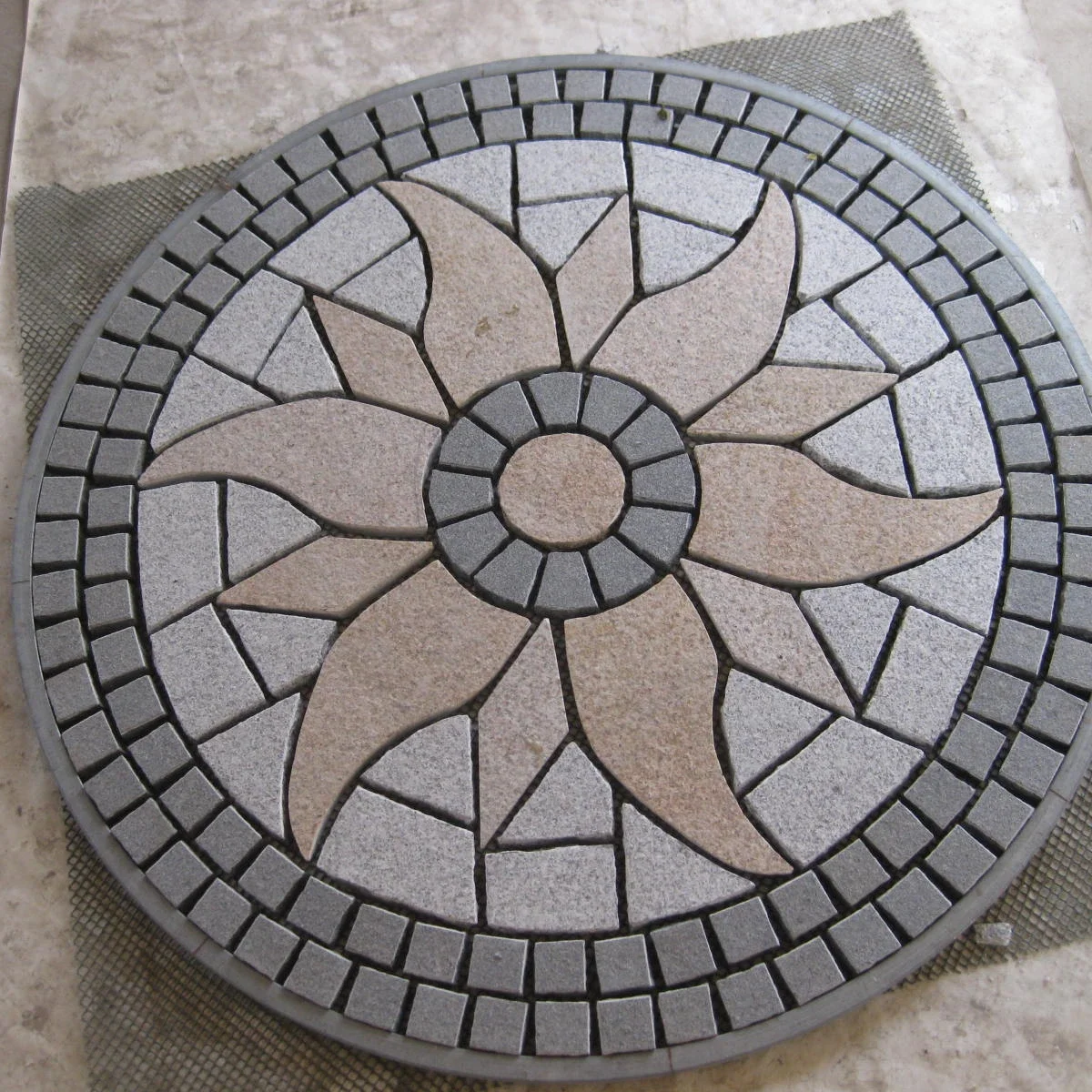 Custom Unique Design Driveway Pattern Flamed Surface or Natural Split Mesh Granite Medallion Paver Stone