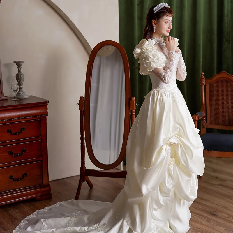 Vintage Renaissance 1920s Wedding Dress - Exquisite Appliques Vintage Renaissance 1920s Wedding Dress - Exquisite Appliques