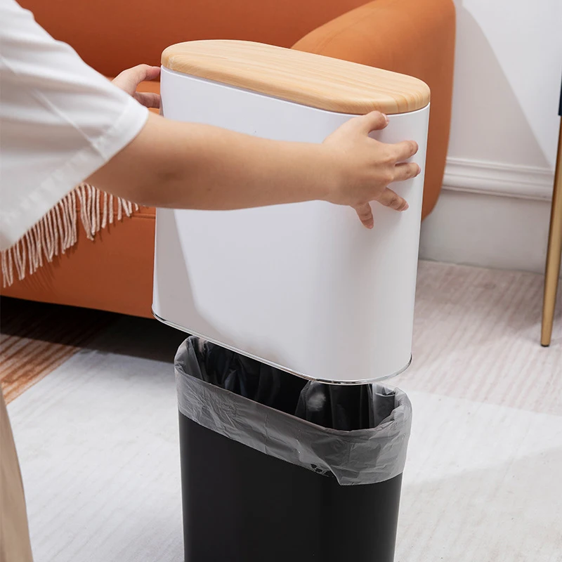 Cestino per Rifiuti in Plastica Stile Nordico con Coperchio Effetto Legno, Salvaspazio per Cucina e Bagno, Forma Ovale e Stretta con Apertura a Pressione