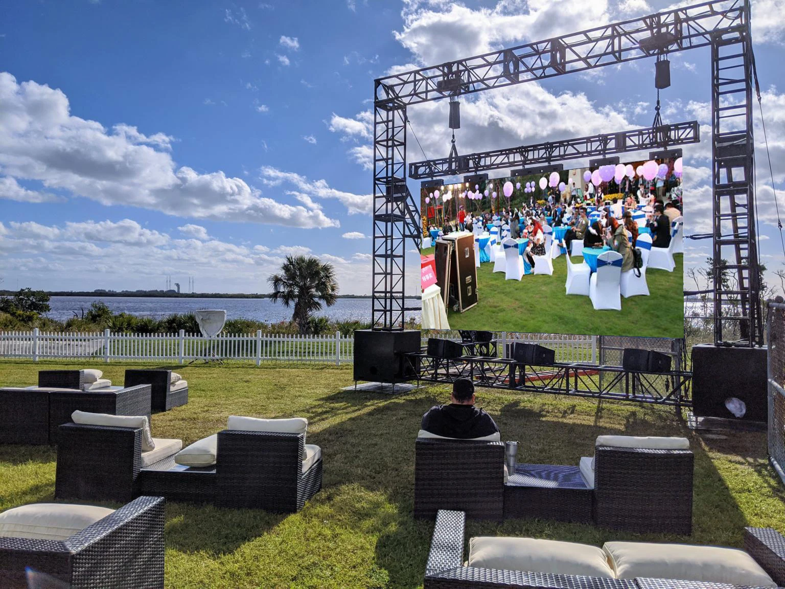 Top Selling P4.81 Outdoor Rental LED Video Wall Touchscreen Advertising Screen for Retail Store Digital Poster Function SDK details