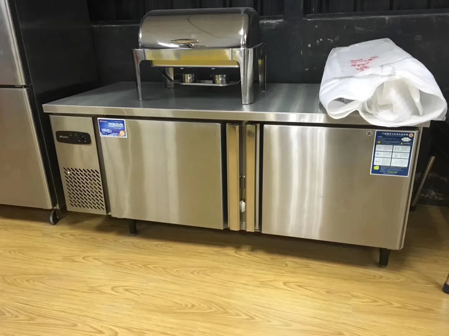 Морозильная камера с 2 дверцами морозильная холодным и высоким температурным покрытием