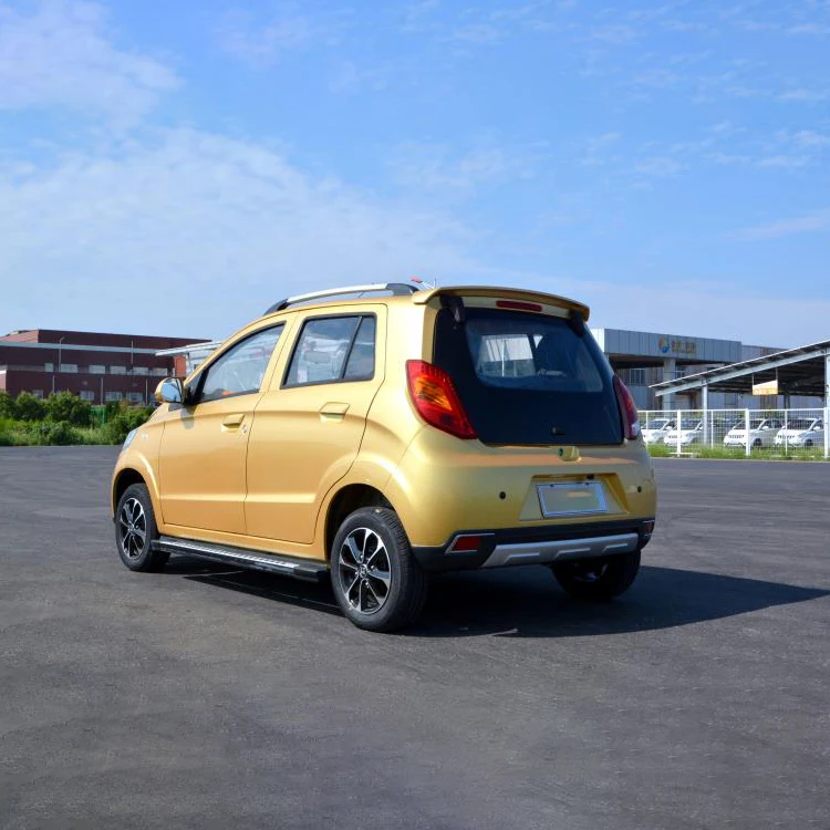 
Подержанный автомобиль с правым рулем и солнечной батареей 