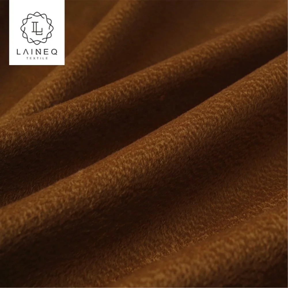 
 Двусторонняя 100% шерстяная ткань карамельного цвета С ВОЛНИСТЫМ ЭФФЕКТОМ  