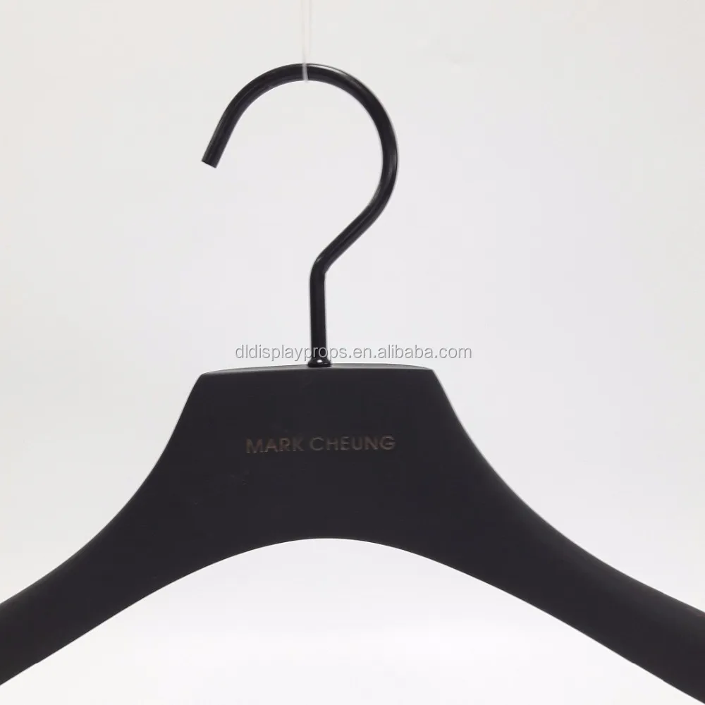 DL1380W рубашка одежды и отель использовать роскошную одежду деревянные вешалка и резиновое покрытие вешалка для костюма