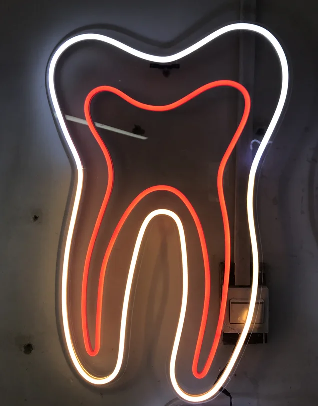 tooth shaped light