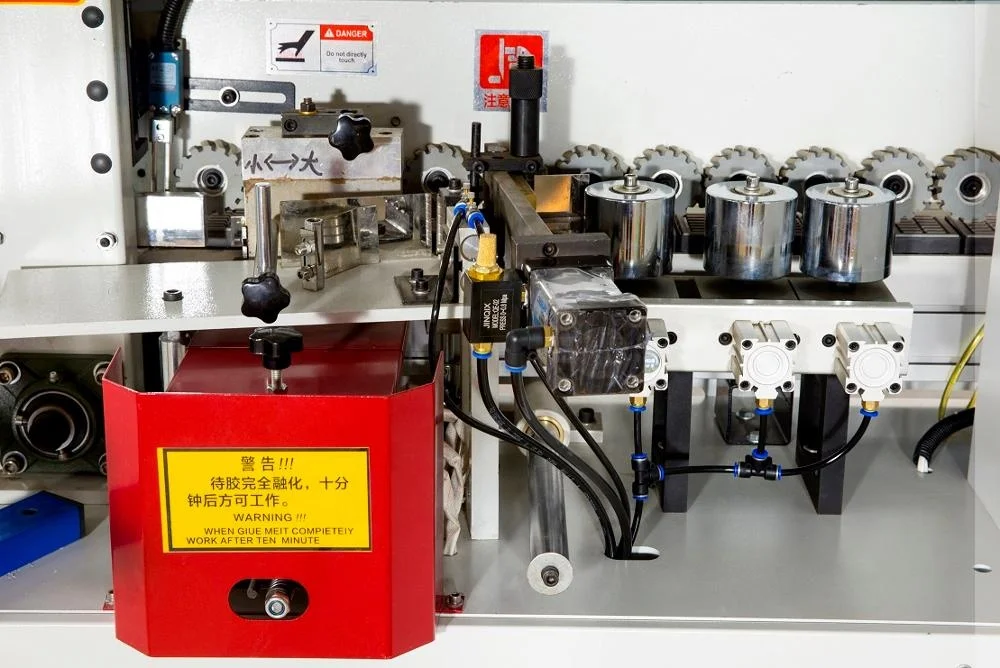 Деревообрабатывающее оборудование Автоматическая кромкооблицовочная машина