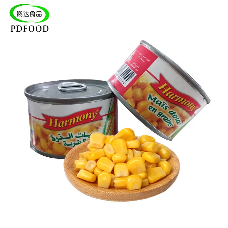 Здоровая консервированная еда из цельной кукурузы в разных весах с вкусным