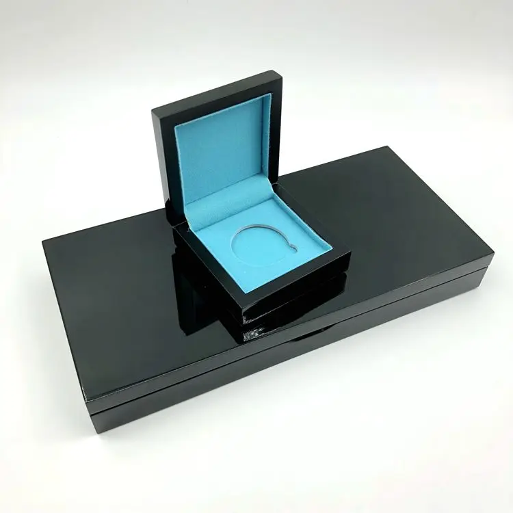 
Деревянная коробка для хранения памятных монет, Расписанная на заказ 