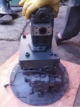 ダンベル 9302525 Bottom Roller for ZX210F-5G & ZX240LC-5G Excavators