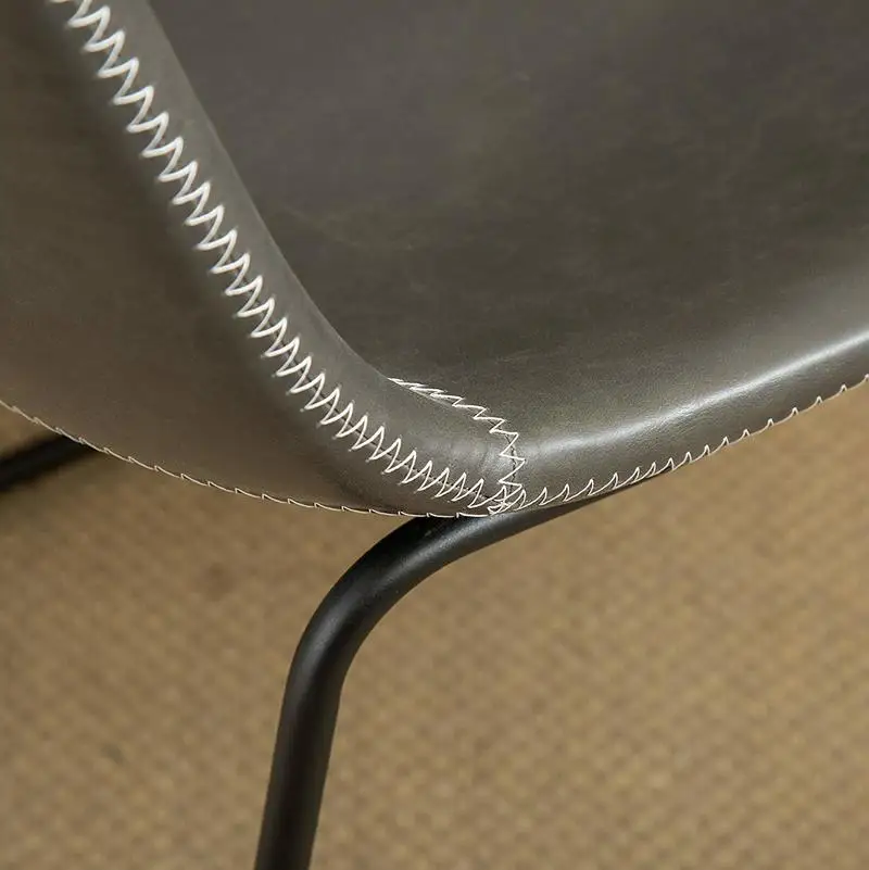 
 Современный обеденный стул с качественной обивкой из искусственной кожи и стальной поддержкой  