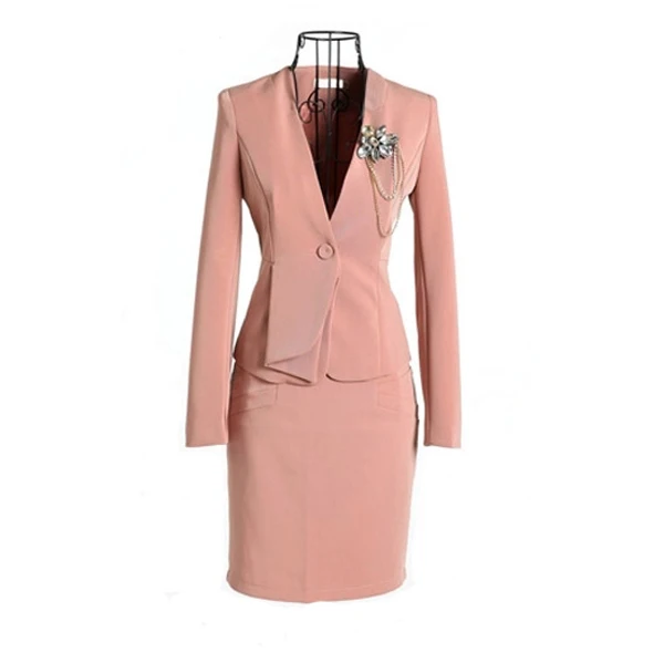 Костюм с юбкой для деловых женщин деловой