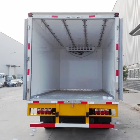 Dongfeng 4×2 120HP 6-8 tons mini refrigerated truck