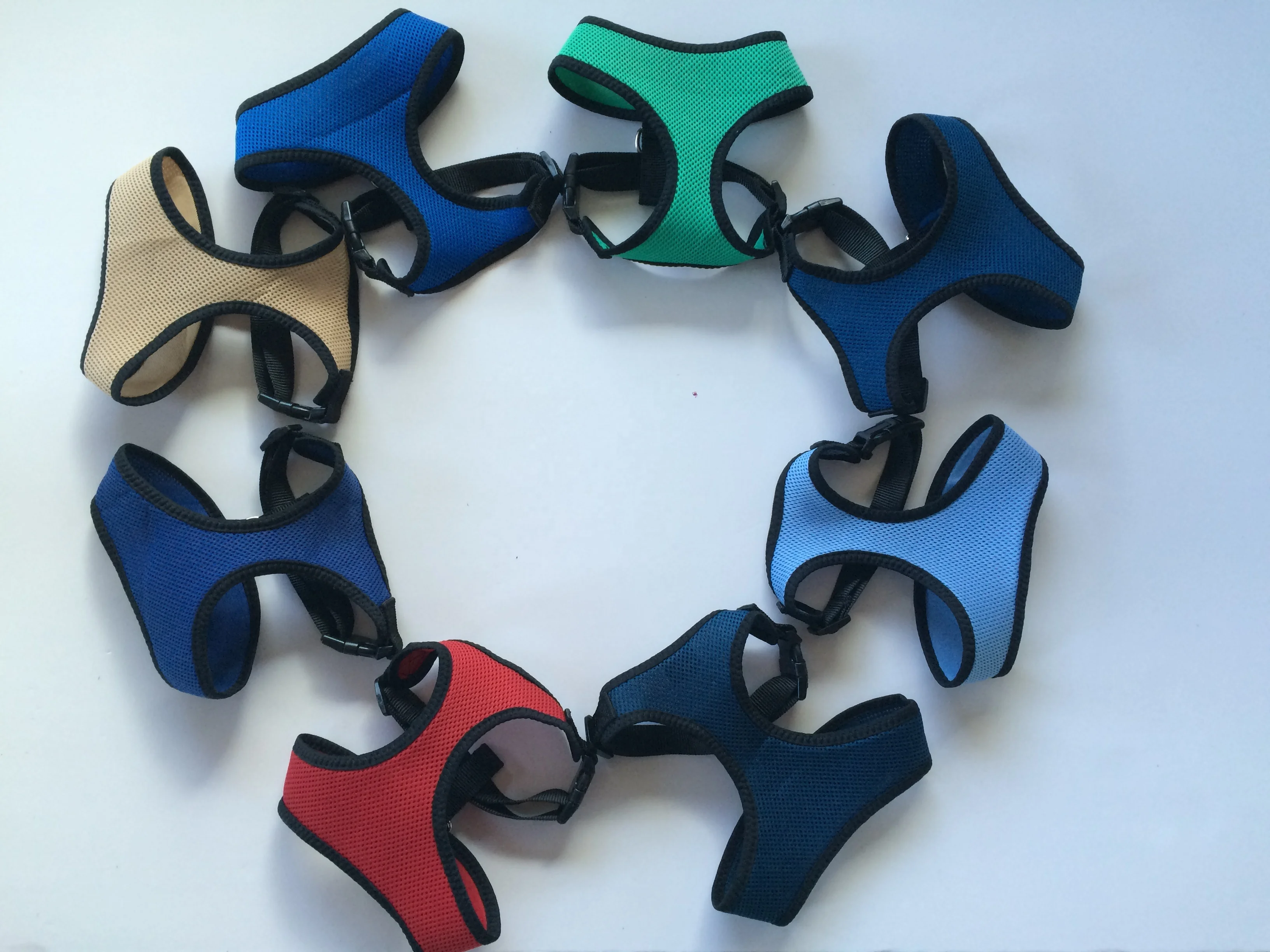 Лучшая Горячая треугольная воздушная сетка дышащая Регулируемая Собака шлейка для домашних животных