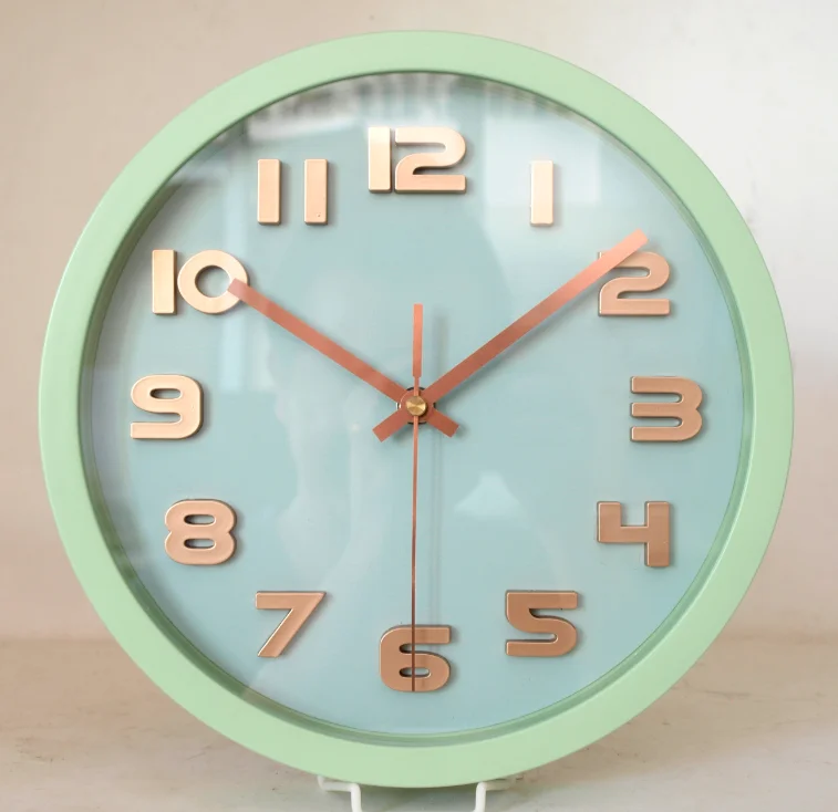2018 Latest Design Red Frame Gold 3D Number Small Round Wall Clock