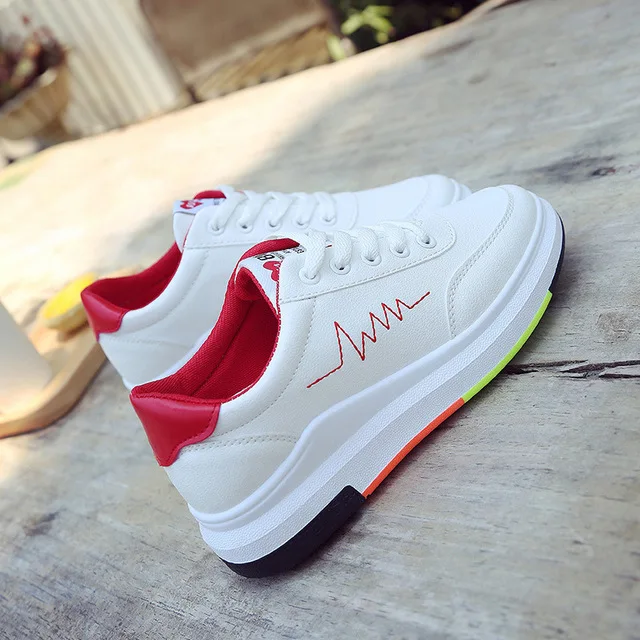 
Оптовая продажа, новые модные кроссовки на толстой подошве для студентов, спортивная обувь для отдыха, маленькая белая обувь 