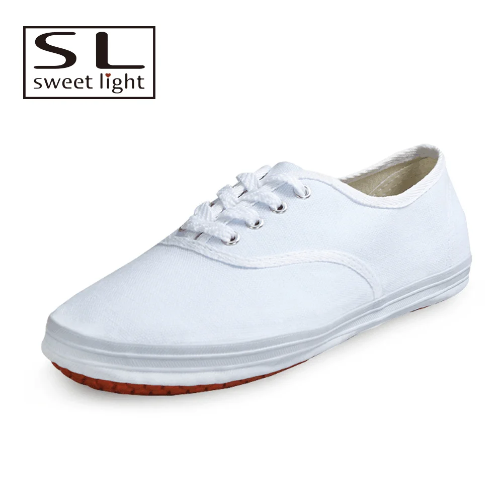 white casual tennis shoes