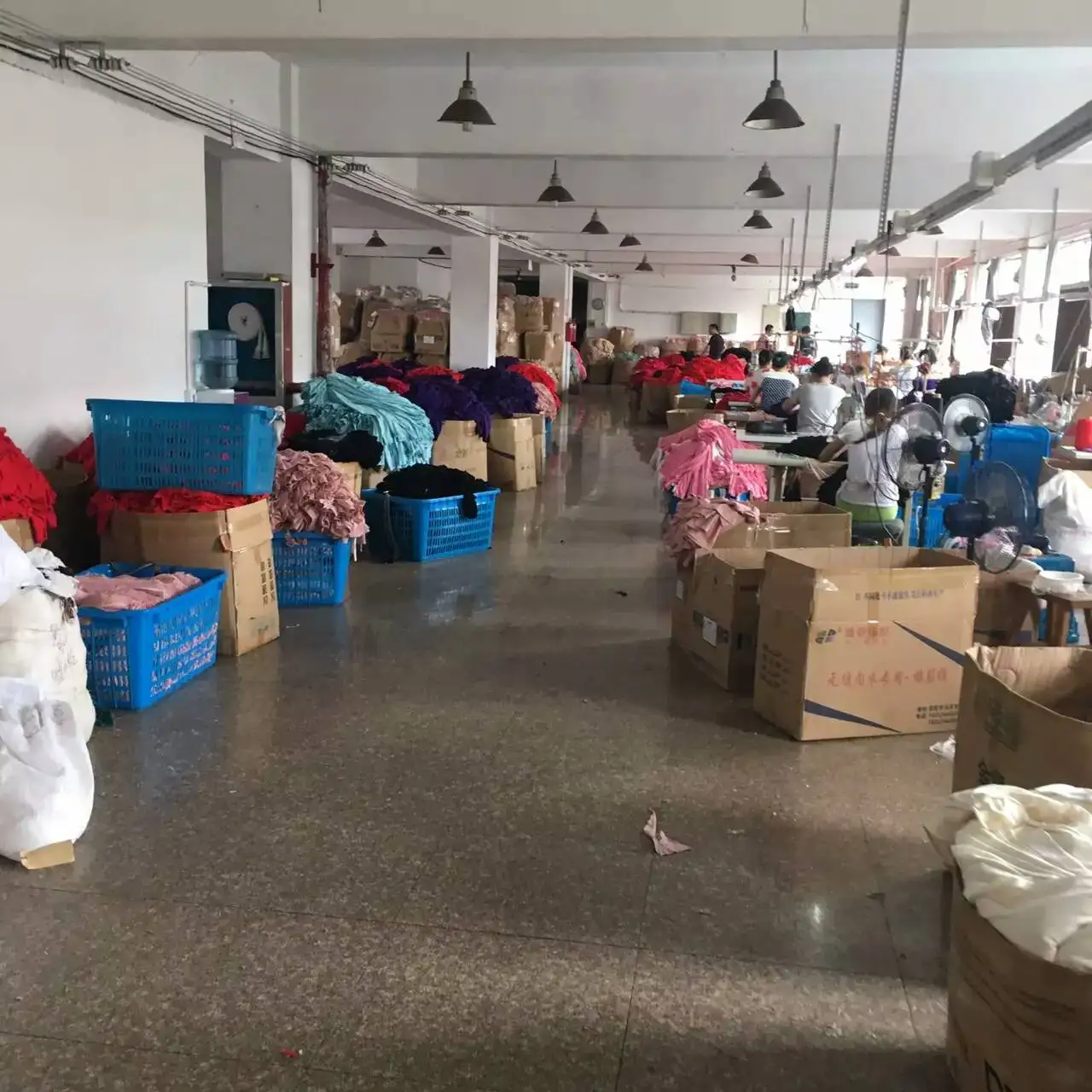 Yiwu Wenni Garments Co., Ltd. 2