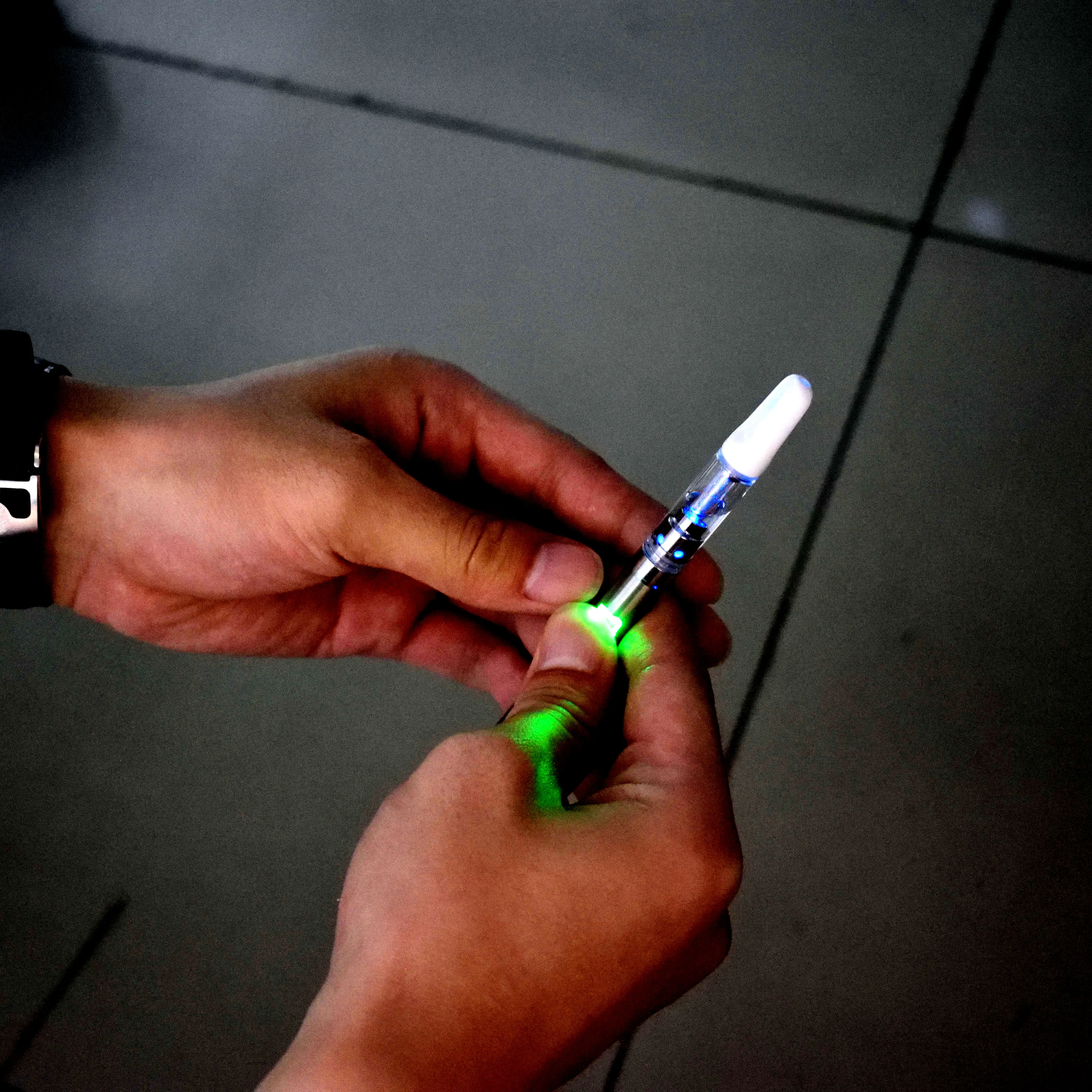 2019 трендовые керамические картриджи CBD 0,5 мл 1 мл Cbd Vape картридж L1 с сияющим светом во время вейпинга