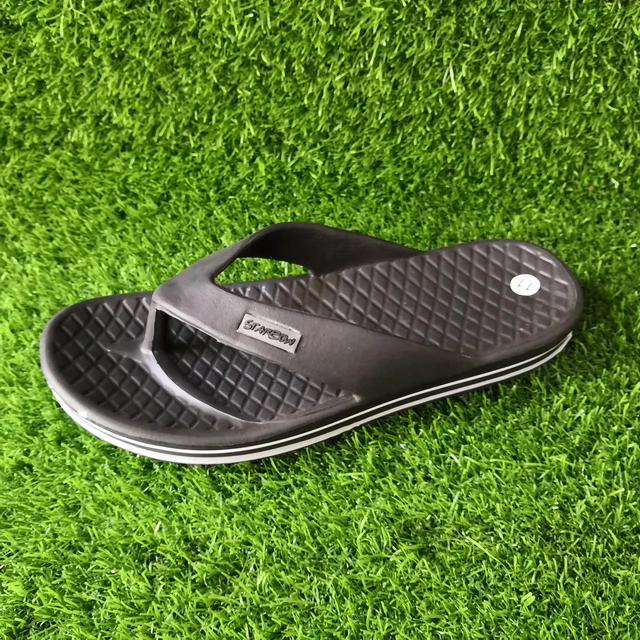 Мужские шлепанцы на плоской подошве