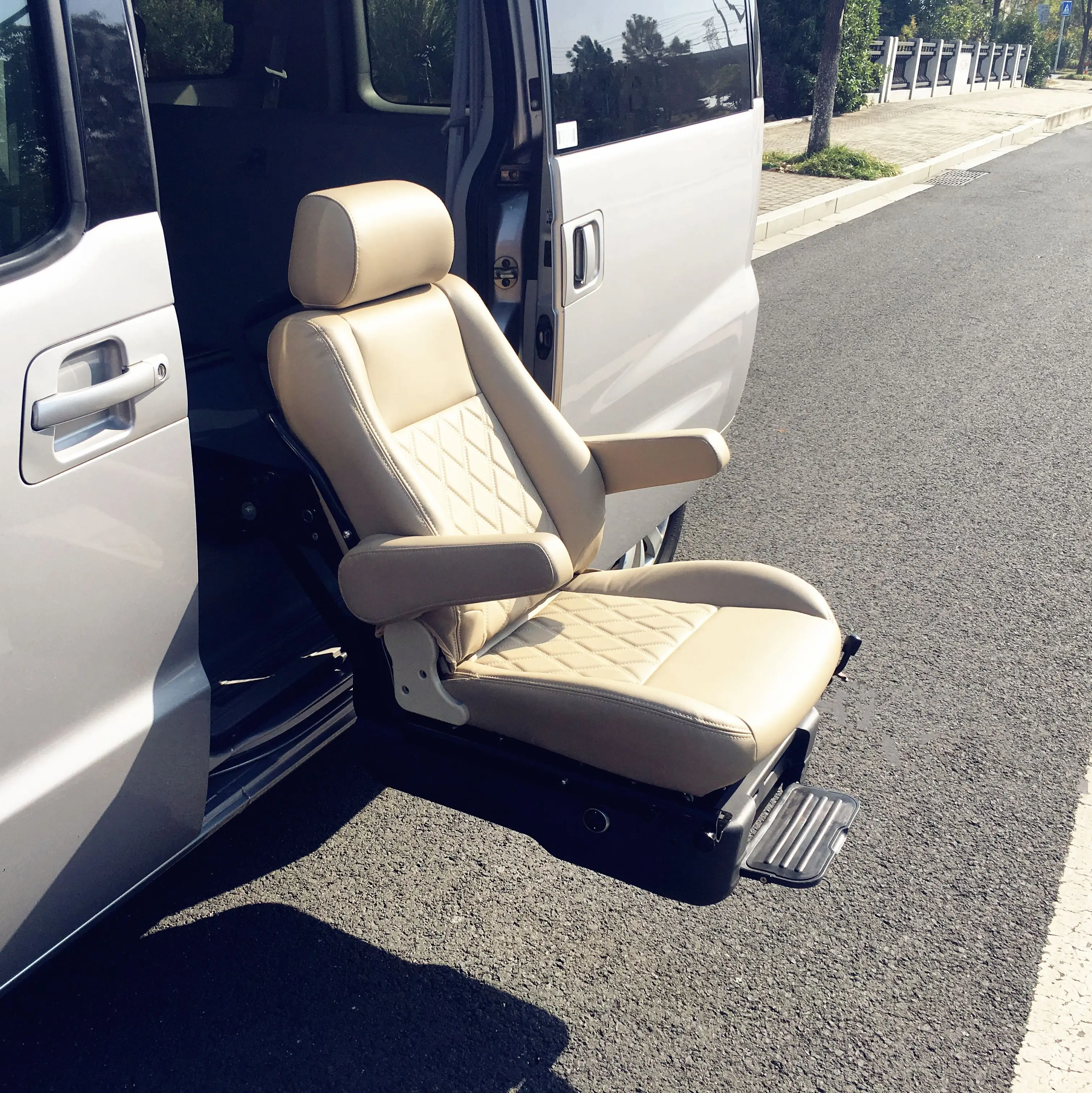 CE Certification Leather Adjustable MPV SUV Van Swivel Lifting Car