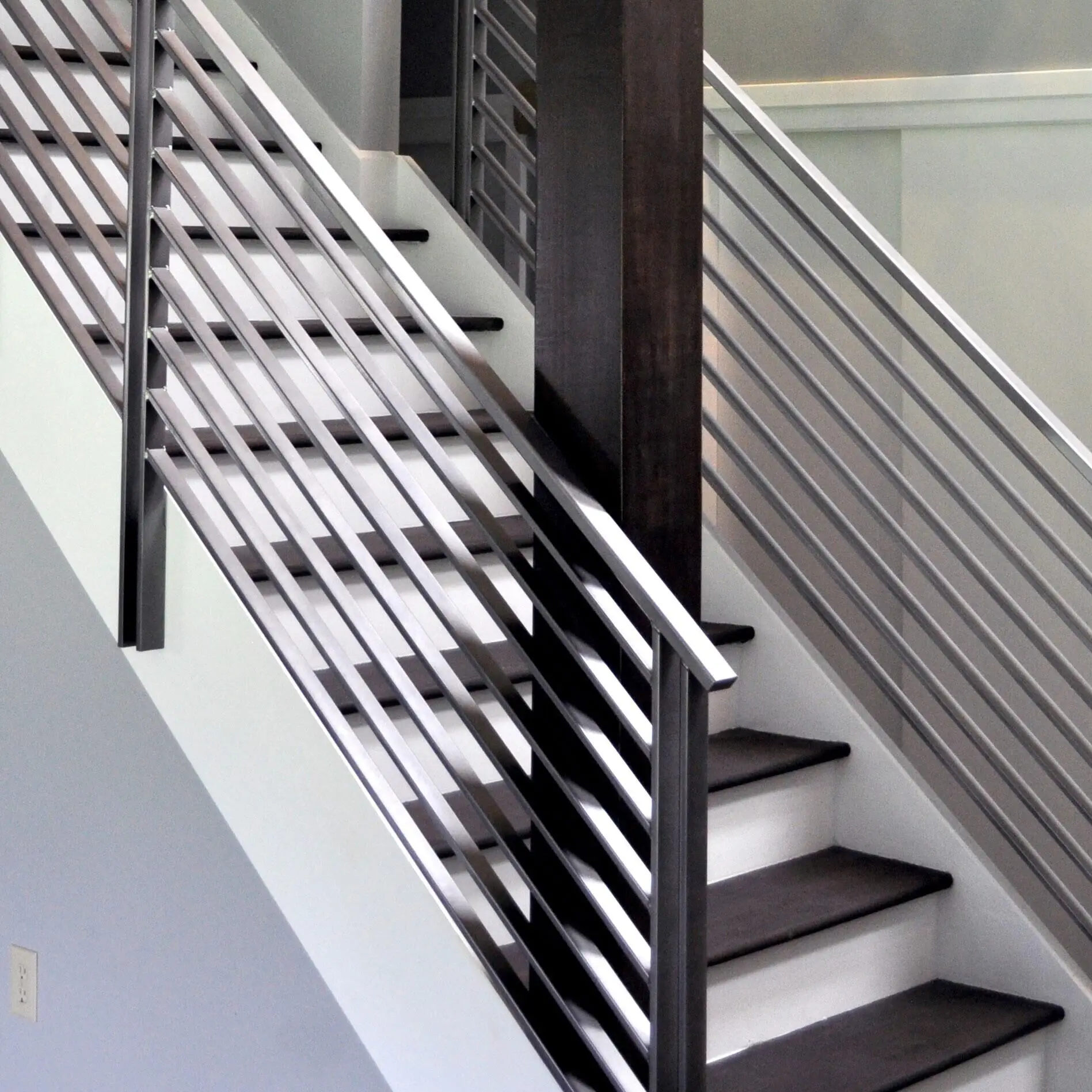 Ступеньки решетки. Stainless Steel perila. Ограждение лестницы ОЛГ-1000-45-1250. Перила для лестницы Модерн. Лестница из нержавейки.