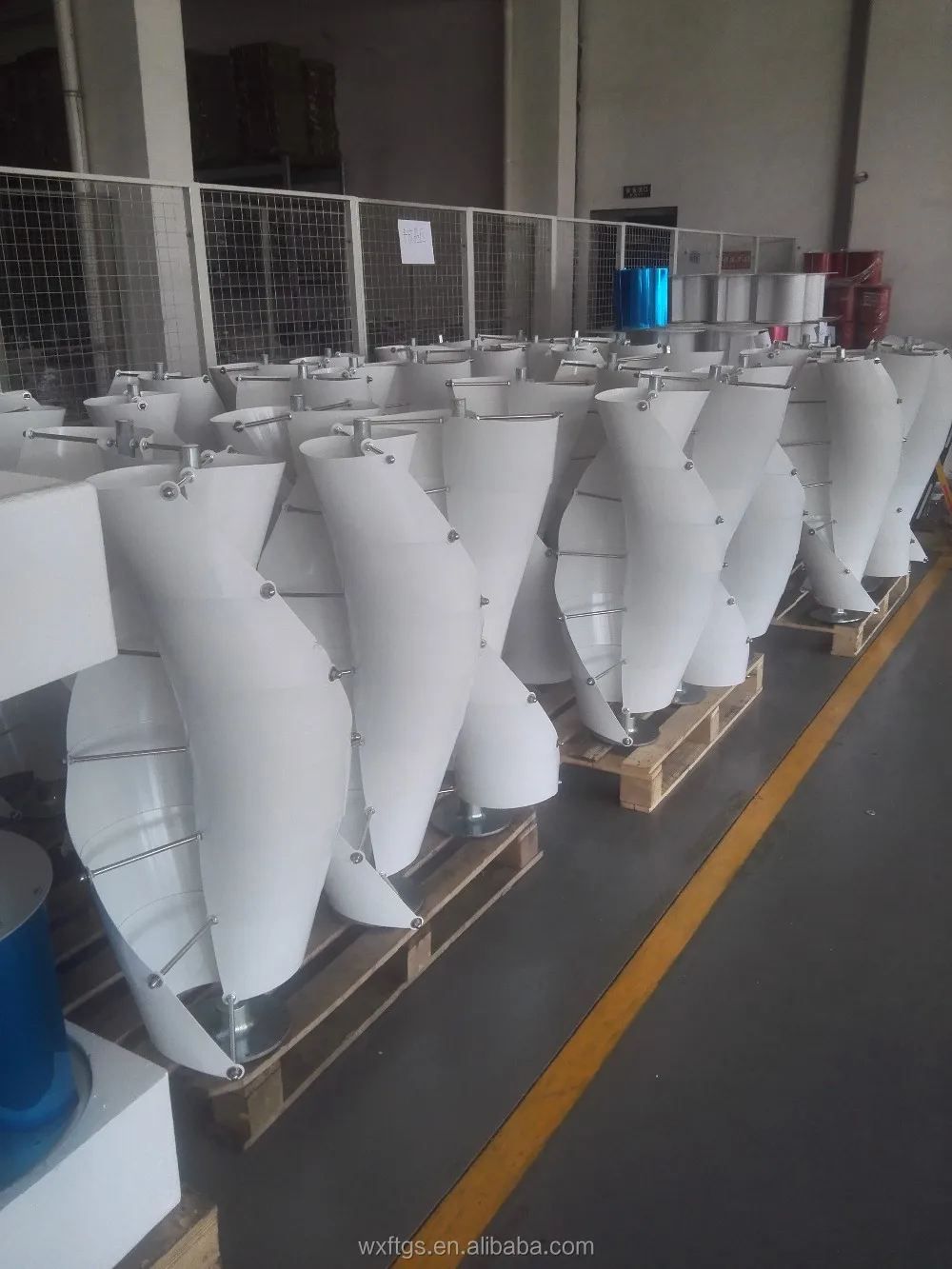 Low Noise 200W Vertical Wind Turbine on Sale Wind Generators