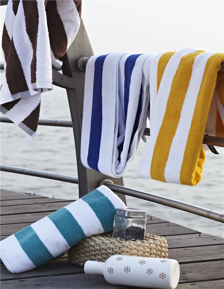 Сине-белое полосатое полотенце большого размера для бассейна