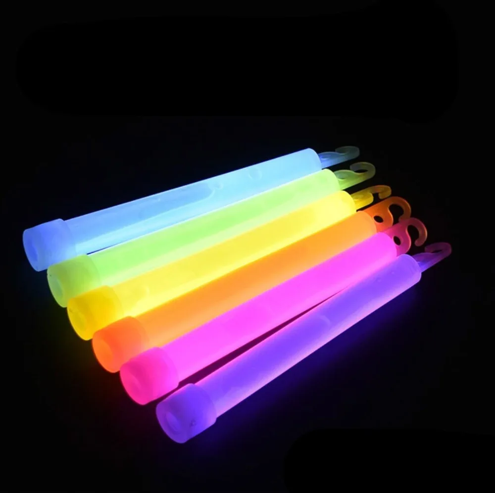 Люминофорные палочки. Светящиеся палочки браслеты. Светящиеся палочки. Светящиеся палочки. Неоновая палочка phasmophobia.