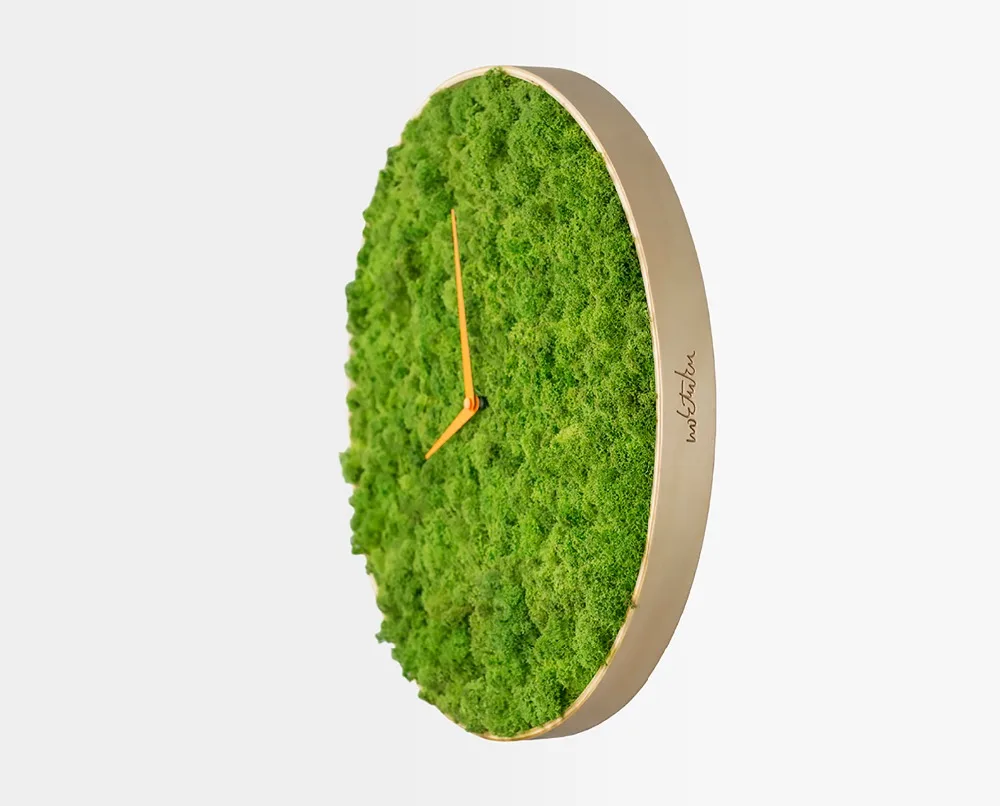 Настенные часы с искусственной зеленью