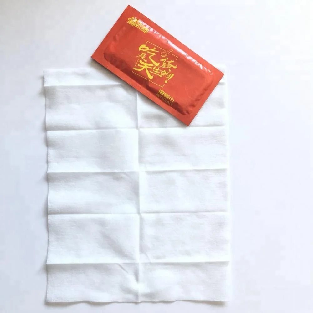 Индивидуальная упаковка свежих неароматизированных влажных салфеток для рук и лица