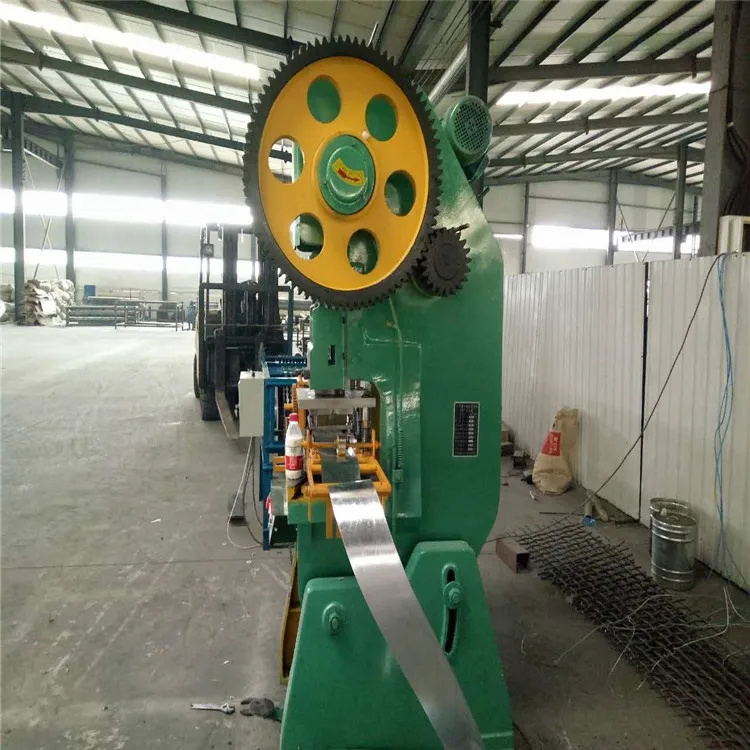 Automatic razor barbed wire making machine with 9 trips(manufacturer)