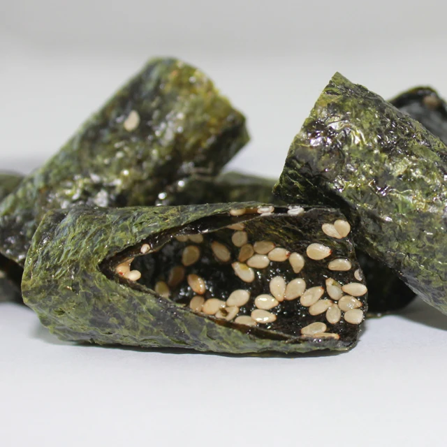 Roasted Process Crispy Seaweed Roll with Sesame Instant Chips