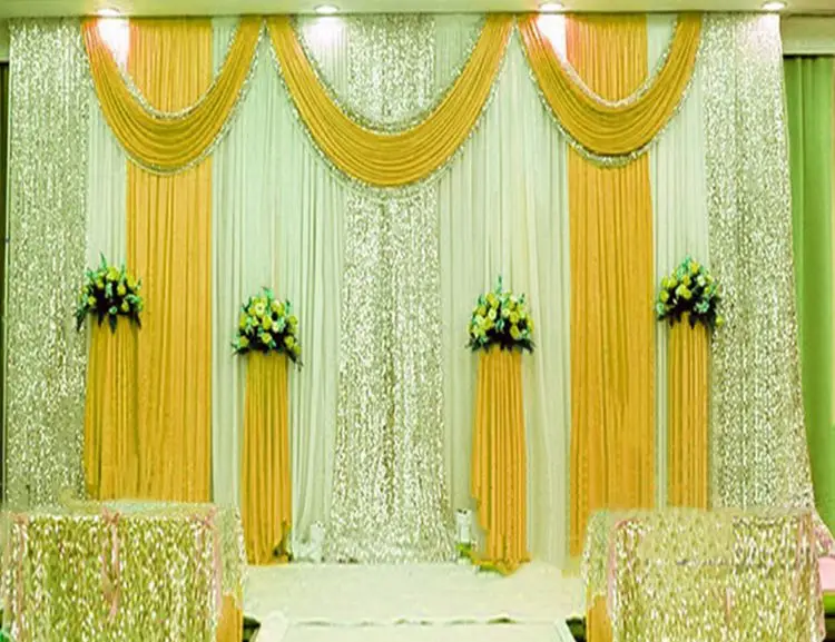 Rèm trang trí sân khấu cưới sẽ giúp tăng thêm sự tinh xảo và sang trọng trong toàn bộ không gian của sân khấu. Hãy xem qua những hình ảnh về rèm trang trí cưới để có thể lựa chọn những mẫu rèm phù hợp nhất với phong cách cưới của bạn.