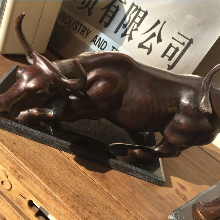 ブロンズの有名なウォールストリートブル彫刻 Buy 牛の彫刻 金属雄牛彫刻 ブロンズ牛の彫刻 Product On Alibaba Com