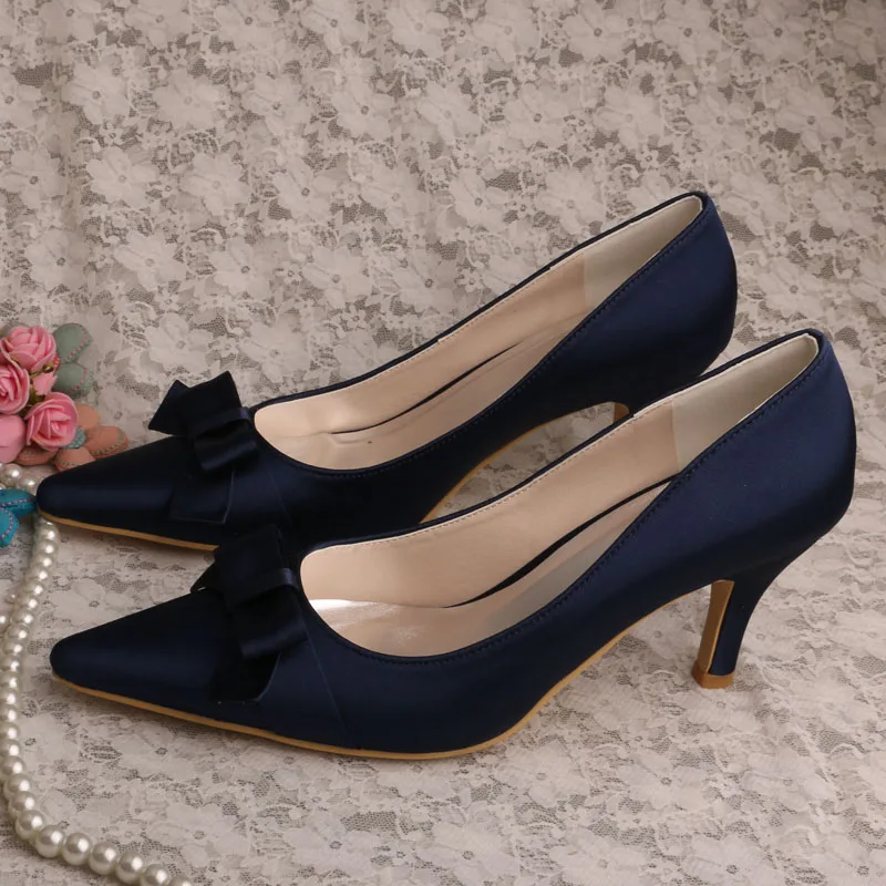 Michael Kors Collection Navy Blue / White Contrast Stitching Pointed Toe  Leather Pumps ref.937991 - Joli Closet