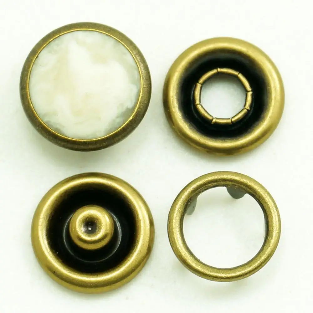 pearl snap buttons