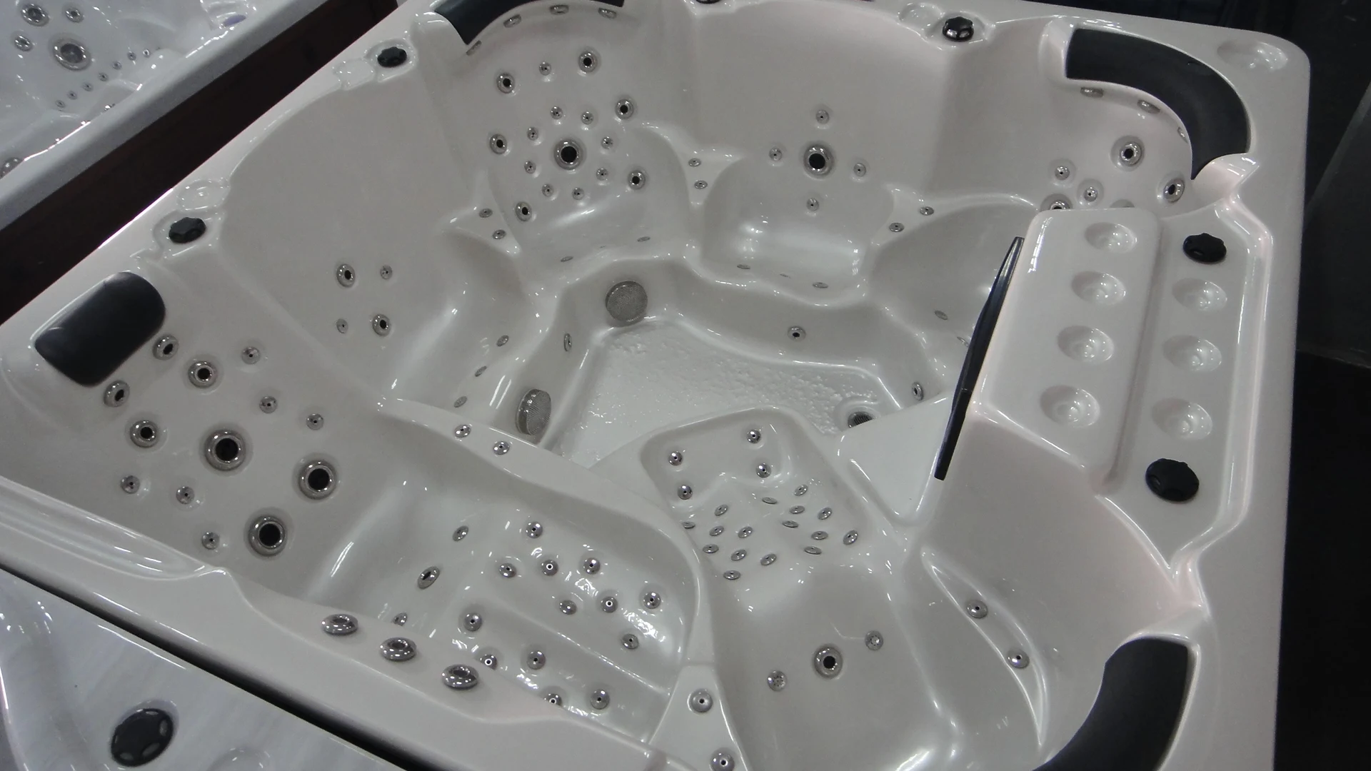 6 Person Set Luxury Hot Tub Inflatable Swimming Spa Pool Outdoor