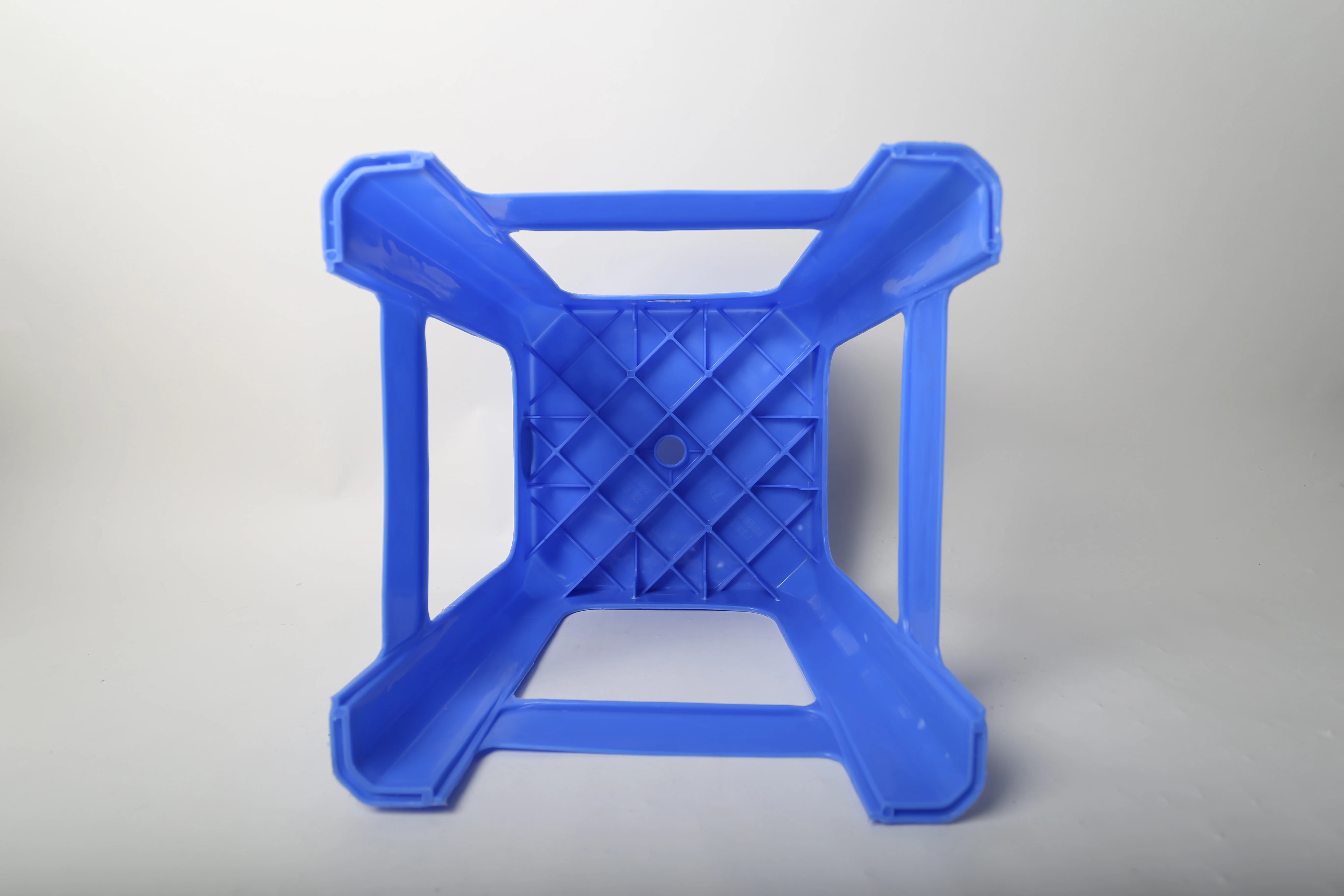 
Высококачественный маленький пластиковый стул из ПЭ/детский квадратный пластиковый стул 