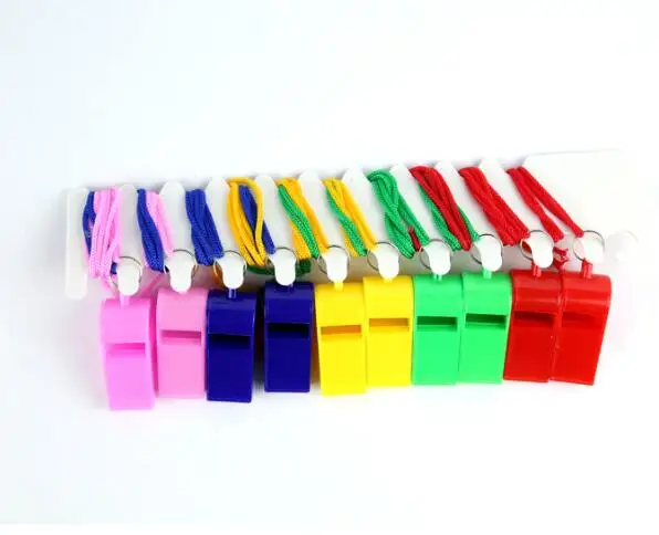 Дешевый пластиковый игрушечный свисток