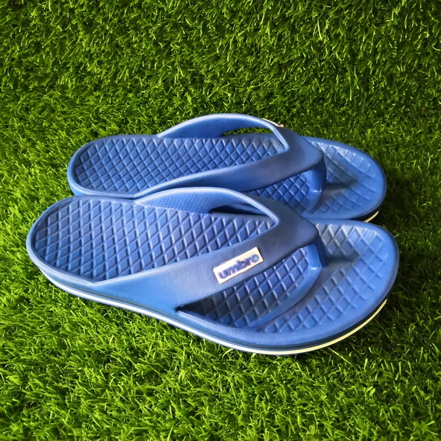 Мужские шлепанцы на плоской подошве