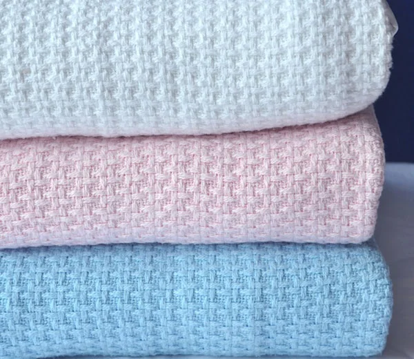 Factory Supply 100% Cotton Thread Woven Cellular Heated Plain Adult Customizable Blanket Solid Wearable Summer Use Home Hotels