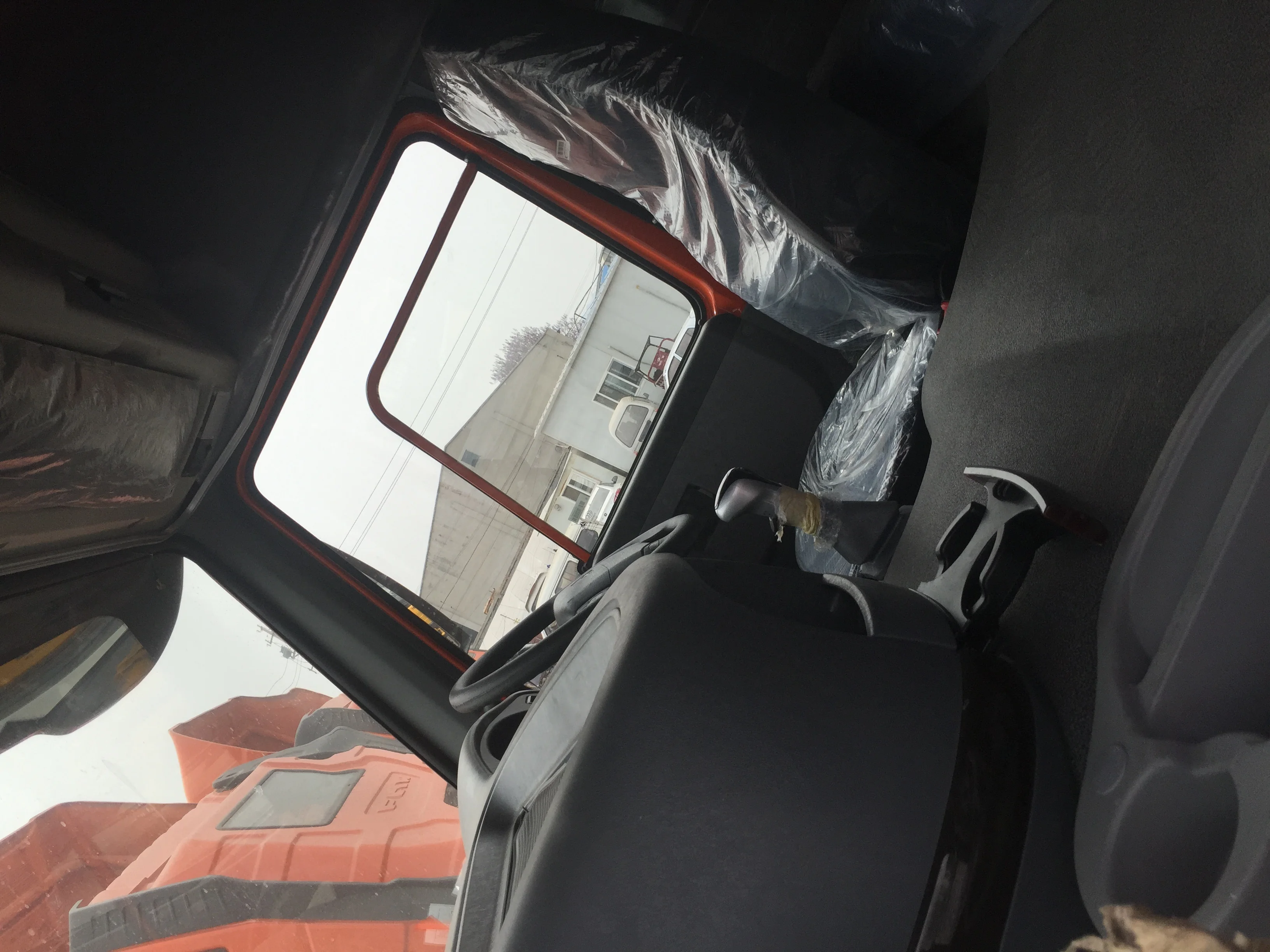 Factory Delivery Directly HOWO Small 4x2 6 Wheeled Closed Van Light Wing Container Truck Mini Box Truck for Sale