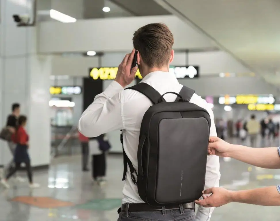 bobby bizz shoulder strap