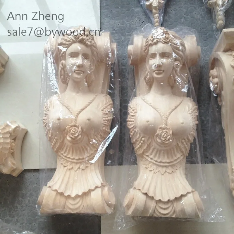 Человек резьба по дереву поясок декоративных деревянных стен и пола с рисунком павлина