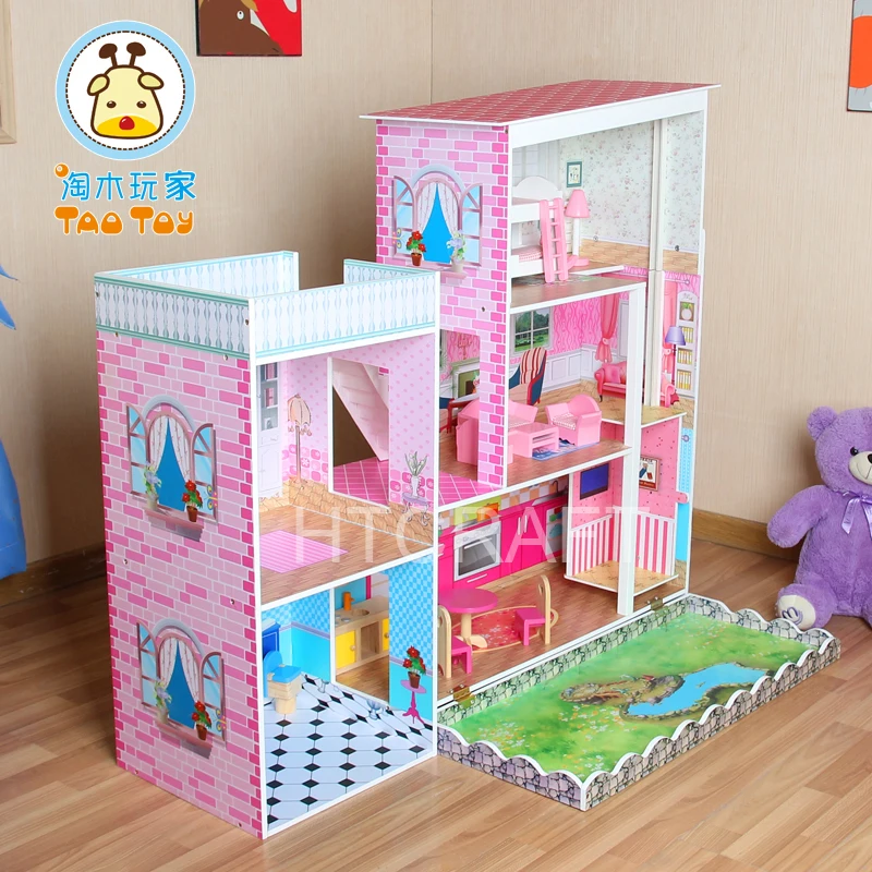 Deluxe Doll House Wooden With Garden In Front Door And 17 Sets