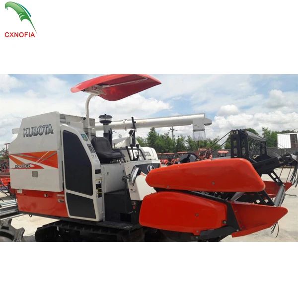 Самоходный резиновый гусеничный комбайн Kubota DC 70